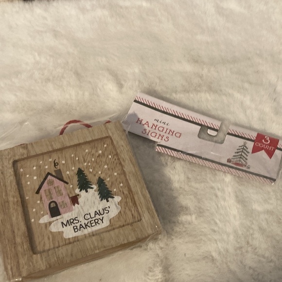 Target BP 2019 Mini Hanging Christmas Signs - Picture 8 of 9